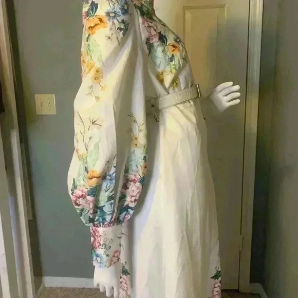 CUTELY COVERED MAXI FLORAL DRESS SIZE MEDIUM.  D9 - Picture 15 of 16